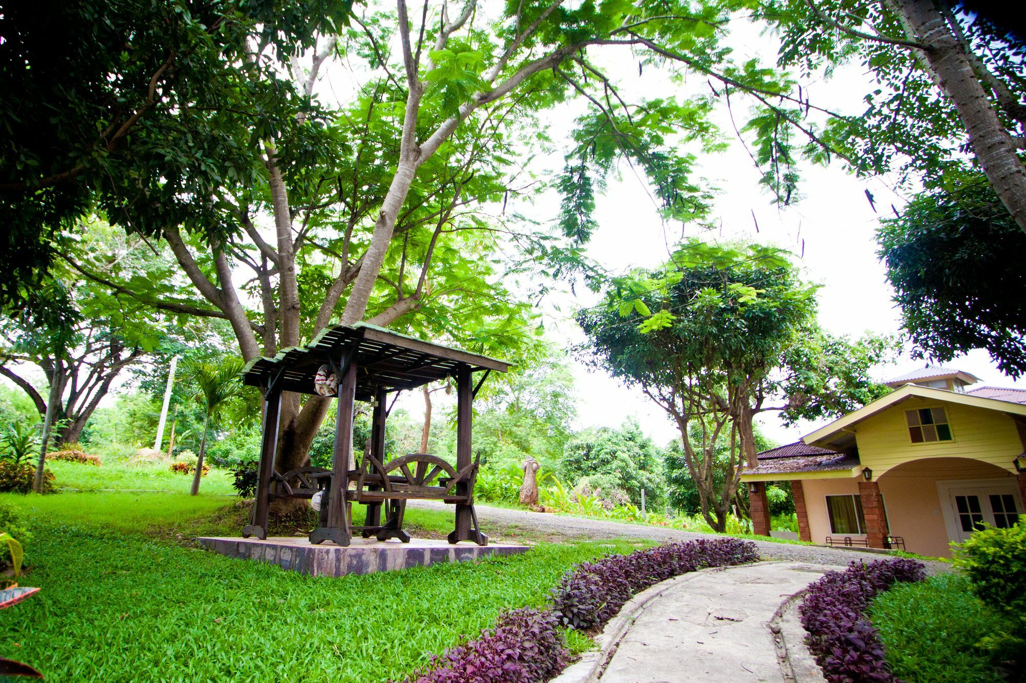 Touch Star Resort - Doi Inthanon Чомтонг Екстер'єр фото
