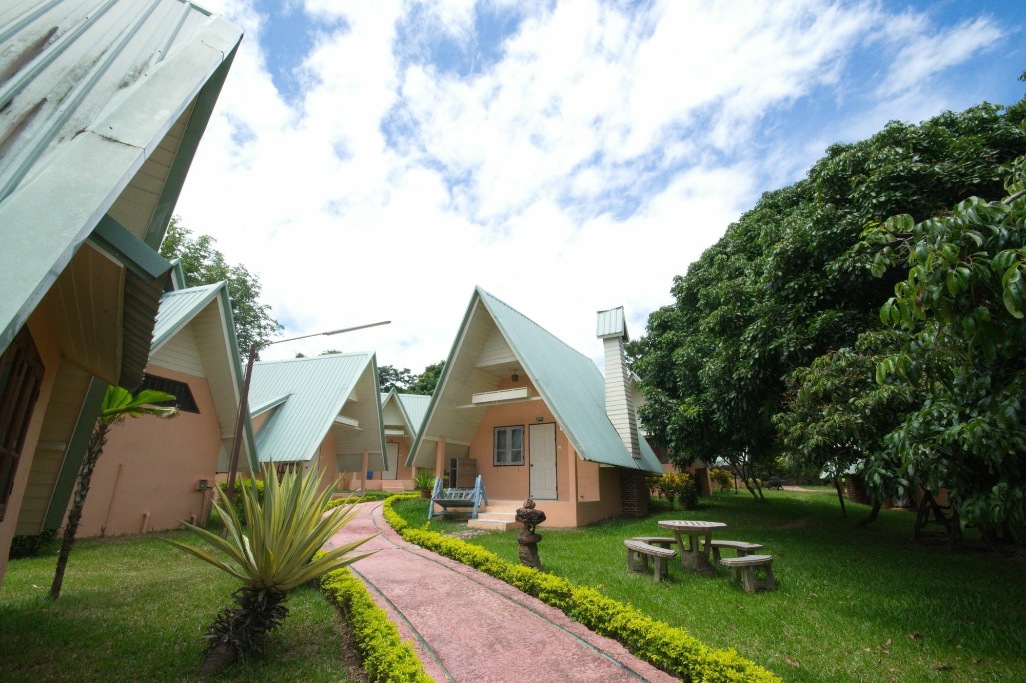 Touch Star Resort - Doi Inthanon Чомтонг Екстер'єр фото