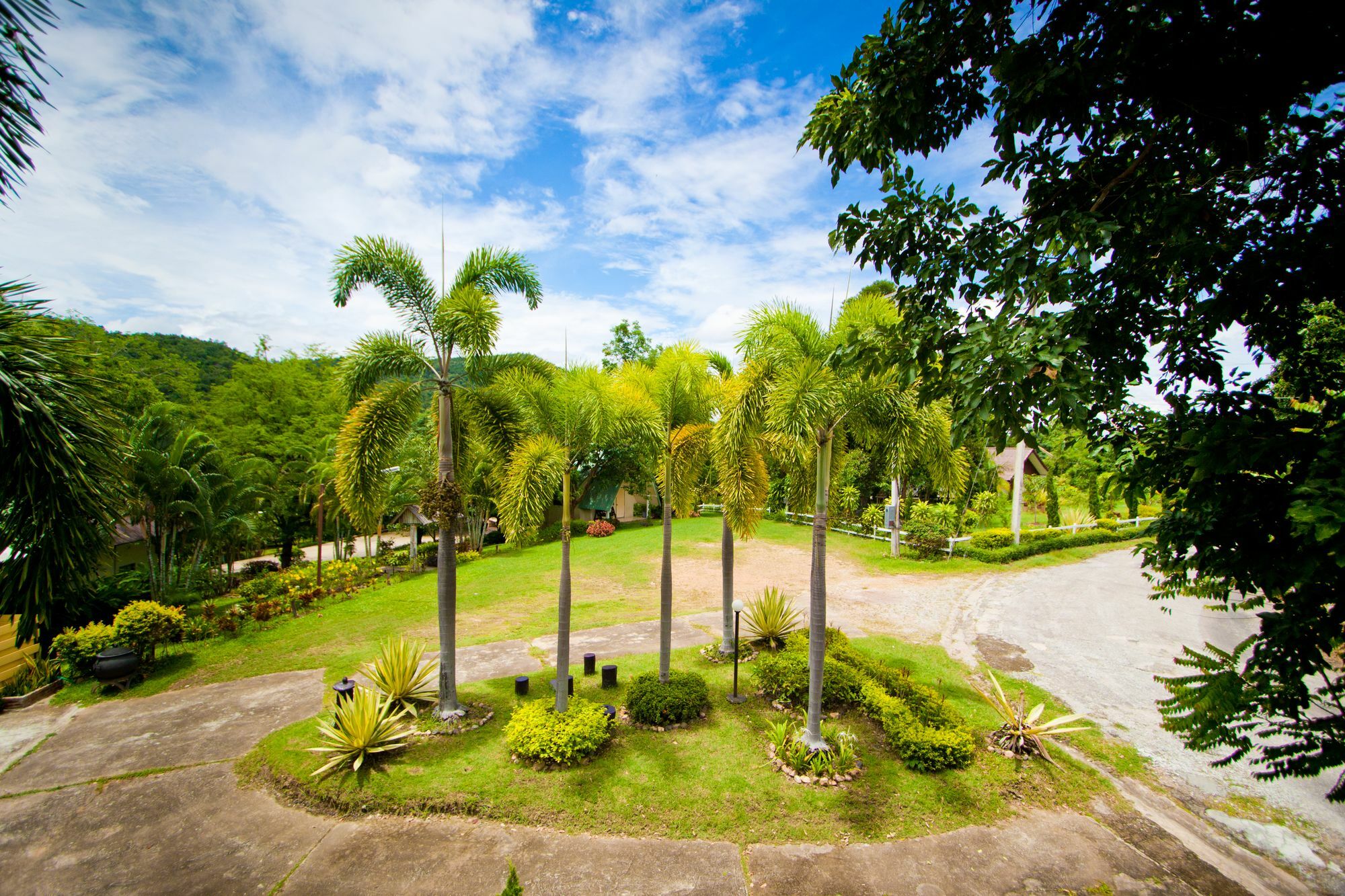 Touch Star Resort - Doi Inthanon Чомтонг Екстер'єр фото
